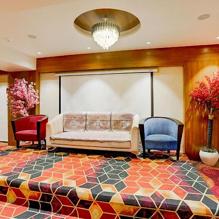 Palette- Siddharth Inn Гандинагар Екстериор снимка