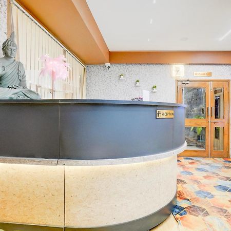 Palette- Siddharth Inn Гандинагар Екстериор снимка