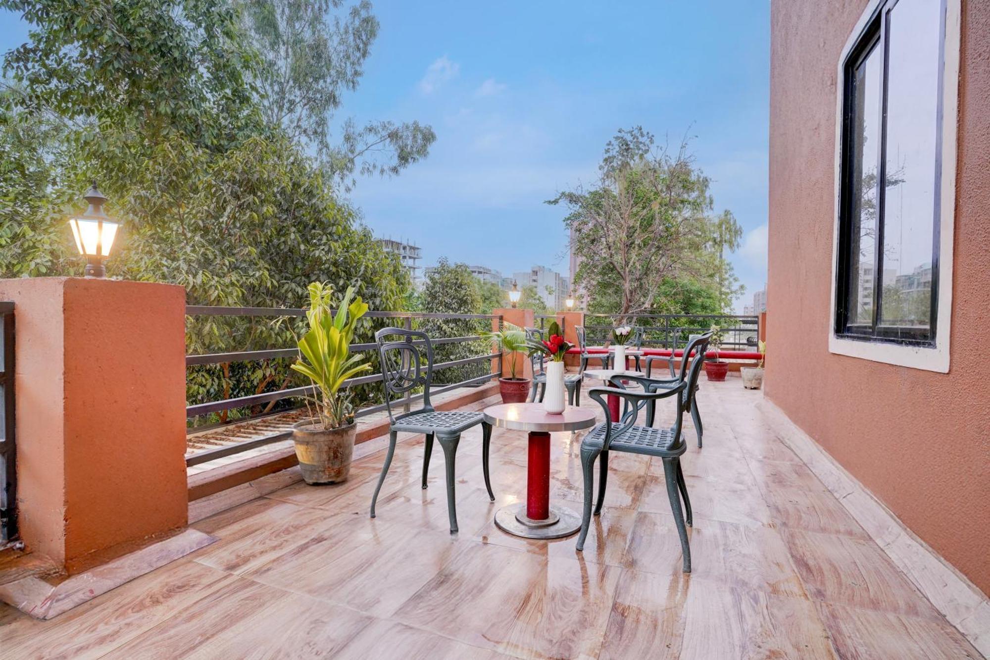 Palette- Siddharth Inn Гандинагар Екстериор снимка
