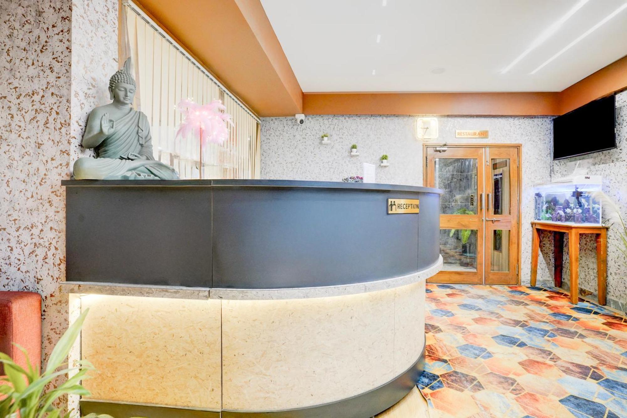 Palette- Siddharth Inn Гандинагар Екстериор снимка