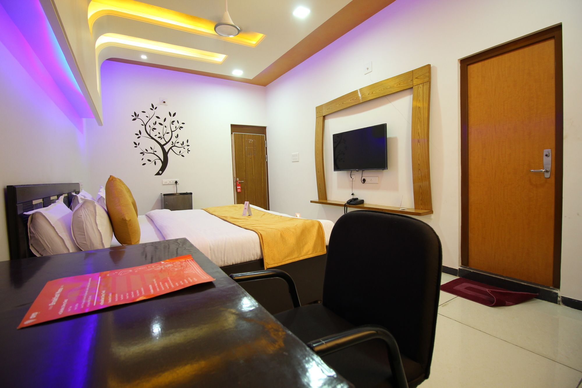 Palette- Siddharth Inn Гандинагар Екстериор снимка