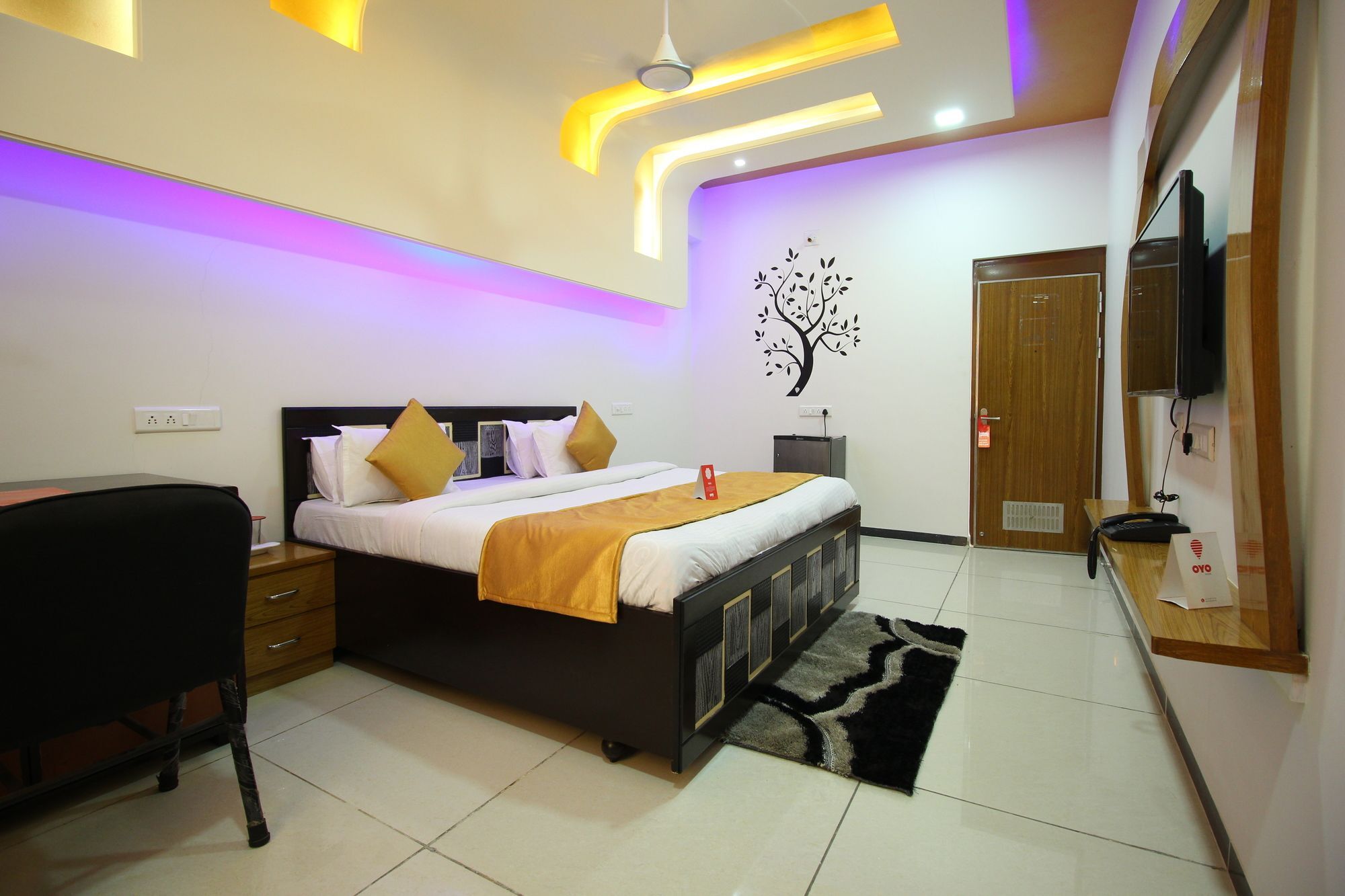 Palette- Siddharth Inn Гандинагар Екстериор снимка
