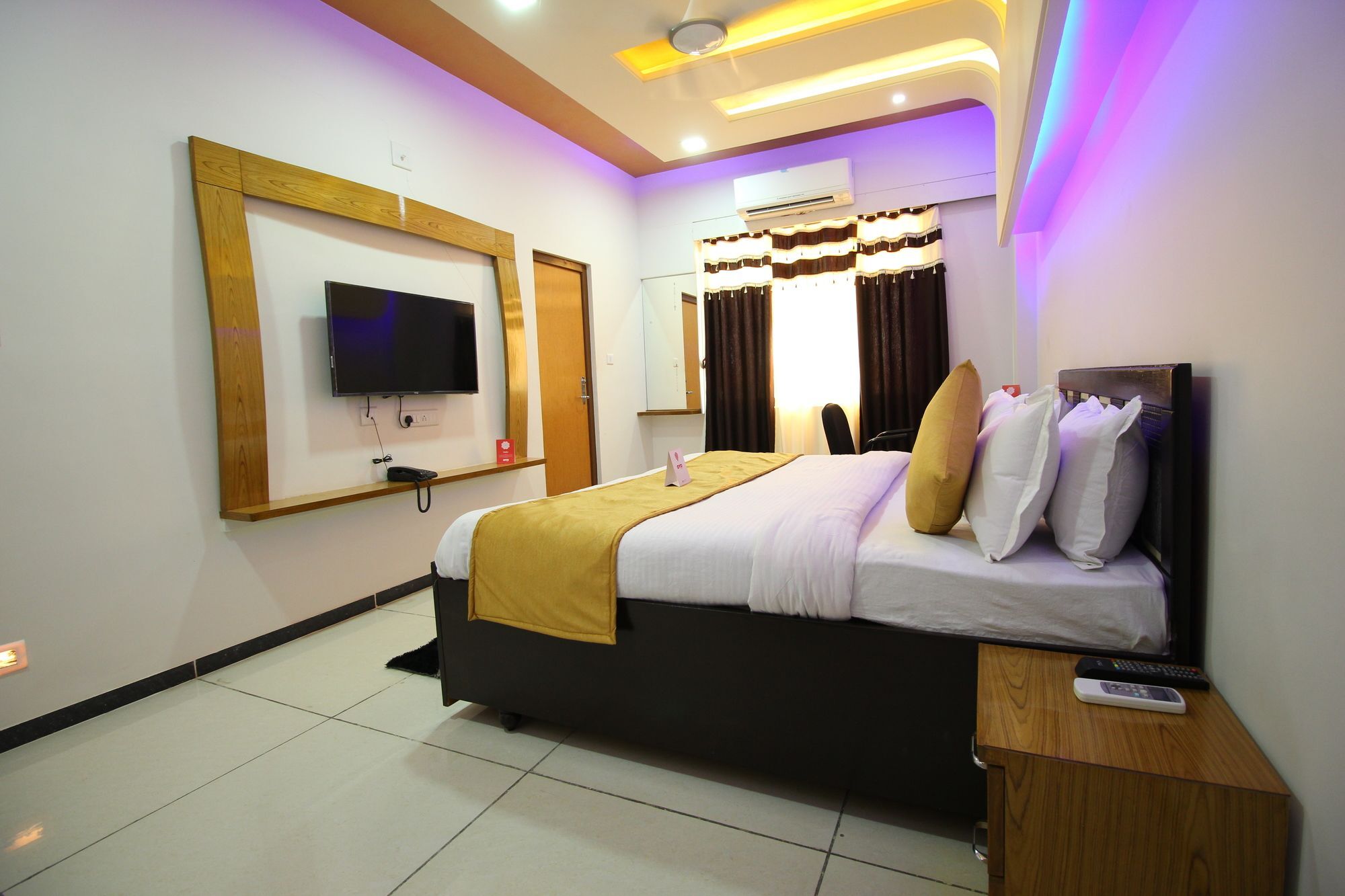 Palette- Siddharth Inn Гандинагар Екстериор снимка
