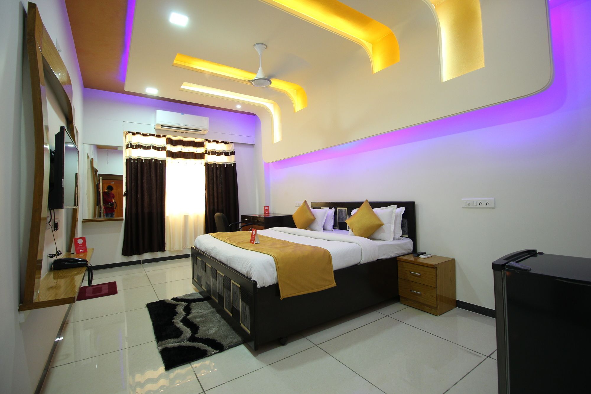 Palette- Siddharth Inn Гандинагар Екстериор снимка